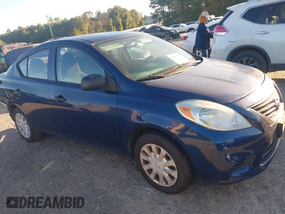 2014 Nissan Versa SV with VIN 3N1CN7AP1EL842930, listed as a IAAI auction lot 40588207 with 200,417 mi miles. Bid and sale history available at carsss.com. Image 1.