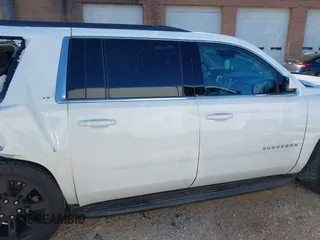 2020 Chevrolet Suburban LT z VIN 1GNSKHKC2LR112606, wystawiony jako IAAI lot #41984857 z przebiegiem 122 192 mil mil oraz . Historia ofert i sprzedaży dostępna na DreamBid. Obrazek 13.