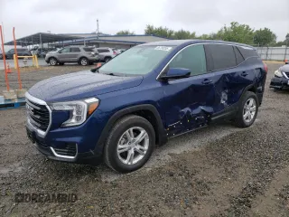 2022 GMC Terrain SLE z VIN 3GKALTEV3NL303161, wystawiony jako Copart lot #56700285 z przebiegiem 27 729 mil mil oraz Szkoda całkowita • Salvage title. Historia ofert i sprzedaży dostępna na DreamBid. Obrazek 1.