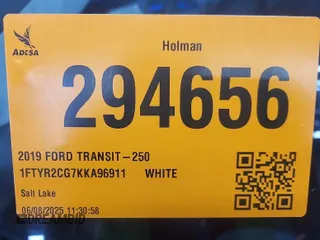 2019 Ford Transit z VIN 1FTYR2CG7KKA96911, wystawiony jako IAAI lot #42566551 z przebiegiem 207 807 mil mil oraz . Historia ofert i sprzedaży dostępna na DreamBid. Obrazek 36.