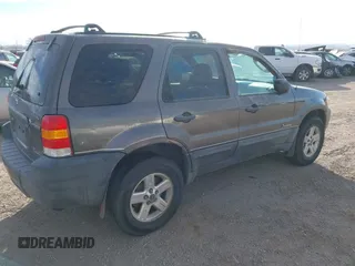 2005 Ford Escape Hybrid with VIN 1FMCU96H45KD29925, listed as a IAAI auction lot 41346475 with 209,922 mi miles. Bid and sale history available at carsss.com. Image 4.