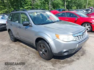 2011 Subaru Forester X z VIN JF2SHBBCXBH764660, wystawiony jako IAAI lot #42270395 z przebiegiem 95 508 mil mil oraz . Historia ofert i sprzedaży dostępna na DreamBid. Obrazek 1.