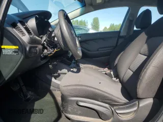 2016 Kia Forte LX z VIN KNAFX4A69G5455729, wystawiony jako Copart lot #59987925 z przebiegiem Nie podano mil oraz Szkoda całkowita • Salvage title. Historia ofert i sprzedaży dostępna na DreamBid. Obrazek 7.