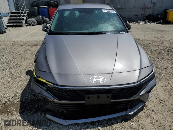2024 Hyundai Elantra SE z VIN KMHLL4DG1RU656423, wystawiony jako Copart lot #57877595 z przebiegiem 26 797 mil mil oraz Czysty tytuł • Clean title. Historia ofert i sprzedaży dostępna na DreamBid. Obrazek 5.