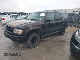 2000 Ford Explorer XLS z VIN 1FMZU62X7YZB81285, wystawiony jako IAAI lot #42720506 z przebiegiem 92 852 mil mil oraz . Historia ofert i sprzedaży dostępna na DreamBid. Obrazek 2.