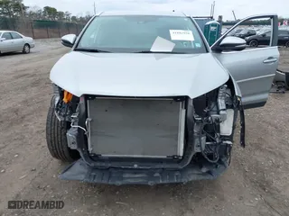 2019 Toyota Highlander SE with VIN 5TDJZRFH8KS727883, listed as a IAAI auction lot 41882956 with 56,043 mi miles. Bid and sale history available at carsss.com. Image 6.