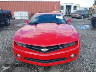 2012 Chevrolet Camaro 1LT z VIN 2G1FB1E3XC9203347, wystawiony jako IAAI lot #41261932 z przebiegiem 106 070 mil mil oraz . Historia ofert i sprzedaży dostępna na DreamBid. Obrazek 12.