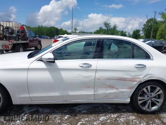 2020 Mercedes-Benz C 300 z VIN WDDWF8DB1LR543088, wystawiony jako IAAI lot #42193679 z przebiegiem 54 050 mil mil oraz . Historia ofert i sprzedaży dostępna na DreamBid. Obrazek 14.