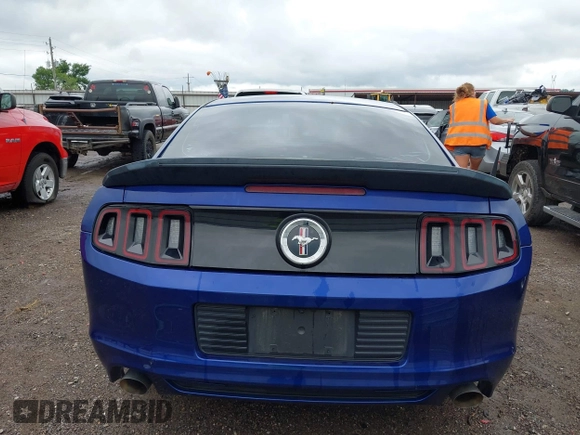 2014 Ford Mustang V6 с VIN 1ZVBP8AM2E5321551, выставлен на аукционе IAAI как лот 42343986 с пробегом 81 762 миль миль и . История ставок и продаж доступна на DreamBid. Изображение 17.