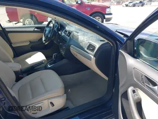 2013 Volkswagen Jetta SE z VIN 3VWDX7AJ0DM396590, wystawiony jako IAAI lot #41829922 z przebiegiem 133 356 mil mil oraz . Historia ofert i sprzedaży dostępna na DreamBid. Obrazek 5.