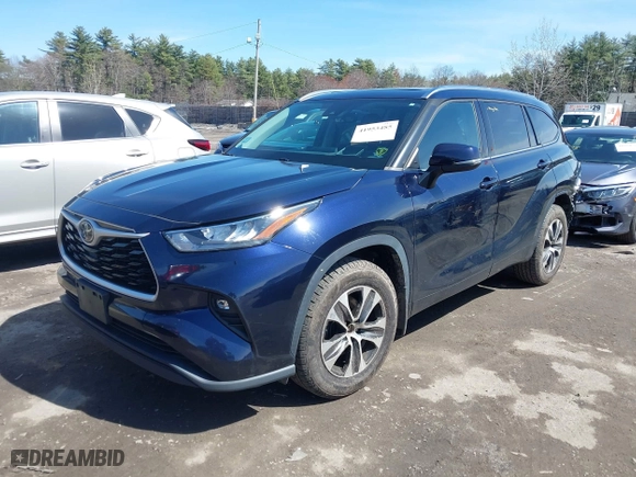 2020 Toyota Highlander XLE with VIN 5TDGZRBH0LS003381, listed as a IAAI auction lot 41953485 with 97,057 mi miles. Bid and sale history available at carsss.com. Image 2.