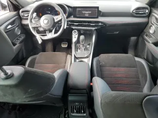 2024 Dodge Hornet R/T Plus z VIN ZACPDFDW8R3A28180, wystawiony jako Copart lot #47788165 z przebiegiem 1 207 mil mil oraz Szkoda całkowita • Salvage title. Historia ofert i sprzedaży dostępna na DreamBid. Obrazek 8.