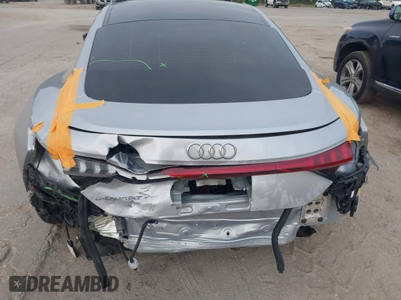 2022 Audi e-tron GT Prestige z VIN WAUEJBFW7N7001491, wystawiony jako IAAI lot #41356266 z przebiegiem 42 738 mil mil oraz . Historia ofert i sprzedaży dostępna na DreamBid. Obrazek 16.