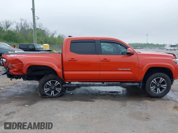 2017 Toyota Tacoma SR5 z VIN 5TFAZ5CN3HX050456, wystawiony jako IAAI lot #41919025 z przebiegiem 131 562 mil mil oraz . Historia ofert i sprzedaży dostępna na DreamBid. Obrazek 13.