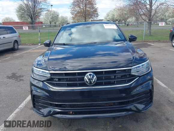2024 Volkswagen Tiguan SE R-Line Black с VIN 3VV8B7AX0RM112035, выставлен на аукционе IAAI как лот 41978774 с пробегом 7 658 миль миль и . История ставок и продаж доступна на DreamBid. Изображение 12.