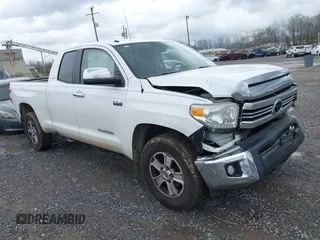 2017 Toyota Tundra SR z VIN 5TFUY5F12HX602084, wystawiony jako IAAI lot #41946571 z przebiegiem 94 271 mil mil oraz . Historia ofert i sprzedaży dostępna na DreamBid. Obrazek 1.