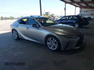 2021 Lexus IS 300 z VIN JTHCA1D20M5112820, wystawiony jako IAAI lot #42147803 z przebiegiem 157 042 mil mil oraz . Historia ofert i sprzedaży dostępna na DreamBid. Obrazek 1.