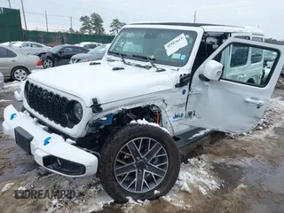 2024 Jeep Wrangler High Altitude z VIN 1C4RJXU66RW174919, wystawiony jako IAAI lot #41563619 z przebiegiem 4 133 mil mil oraz . Historia ofert i sprzedaży dostępna na DreamBid. Obrazek 17.