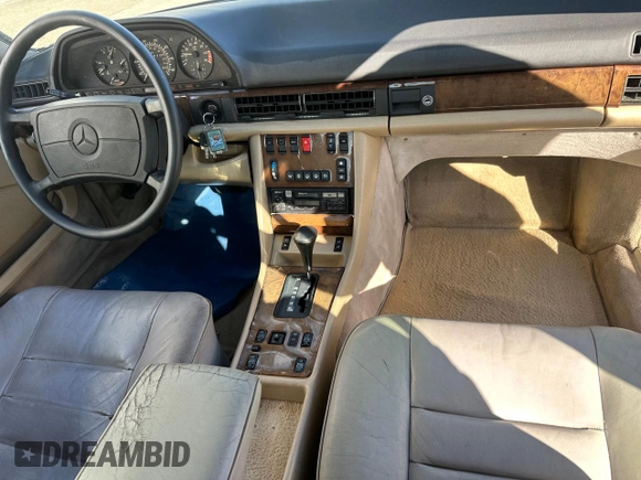 1986 Mercedes-Benz 560 with VIN WDBCA45D2GA206016, listed as a Copart auction lot 54577205 with 205,332 mi miles and Clean Title. Bid and sale history available at DreamBid. Image 9.