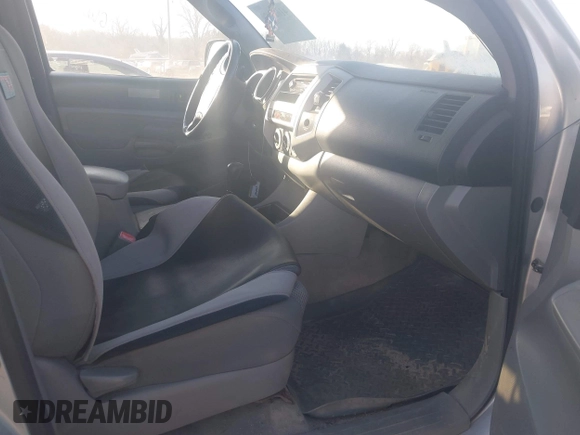 2006 Toyota Tacoma with VIN 5TEUU42N86Z253260, listed as a IAAI auction lot 41628070 with 194,352 mi miles. Bid and sale history available at carsss.com. Image 4.