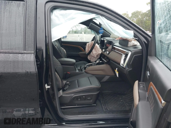 2024 GMC Canyon 4WD Denali with VIN 1GTP6FEK8R1133039, listed as a IAAI auction lot 41398204 with 7,735 mi miles and . Bid and sale history available at carsss.com. Image 5.