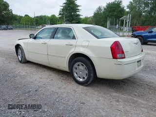 2006 Chrysler 300 Touring z VIN 2C3KA53G56H152229, wystawiony jako IAAI lot #42271740 z przebiegiem 149 740 mil mil oraz . Historia ofert i sprzedaży dostępna na DreamBid. Obrazek 3.