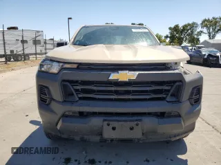 2024 Chevrolet Colorado 2WD Work Truck z VIN 1GCGSBEC3R1166074, wystawiony jako Copart lot #66556495 z przebiegiem 17 213 mil mil oraz Czysty tytuł • Clean title. Historia ofert i sprzedaży dostępna na DreamBid. Obrazek 5.