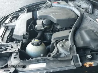 2015 BMW 3 Series 320i xDrive с VIN WBA3C3C51FP664737, выставлен на аукционе IAAI как лот 43131722 с пробегом 182 056 миль миль и . История ставок и продаж доступна на DreamBid. Изображение 18.