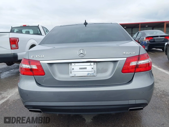 2011 Mercedes-Benz E 350 Luxury z VIN WDDHF8HBXBA338420, wystawiony jako IAAI lot #42155045 z przebiegiem 196 075 mil mil oraz . Historia ofert i sprzedaży dostępna na DreamBid. Obrazek 16.