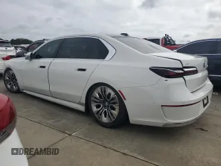 2024 BMW i7 xDrive60 z VIN WBY53EJ08RCP27227, wystawiony jako Copart lot #74042144 z przebiegiem Nie podano mil oraz Nie do naprawy. Historia ofert i sprzedaży dostępna na DreamBid. Obrazek 2.