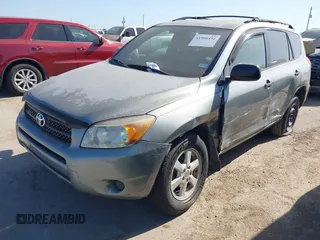 2006 Toyota RAV4 with VIN JTMBD33V865016156, listed as a IAAI auction lot 41998492 with 135,776 mi miles. Bid and sale history available at carsss.com. Image 2.