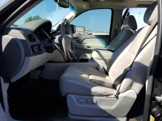 2009 GMC Yukon SLT w/4SB with VIN 1GKFK33059R106202, listed as a Copart auction lot 46700985 with 156,709 mi miles and Salvage Title. Bid and sale history available at carsss.com. Image 7.