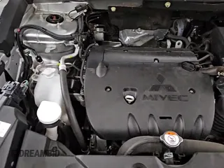 2022 Mitsubishi Outlander ES z VIN JA4ARUAU6NU022954, wystawiony jako Copart lot #83929815 z przebiegiem 61 386 mil mil oraz Czysty tytuł • Clean title. Historia ofert i sprzedaży dostępna na DreamBid. Obrazek 14.