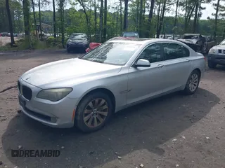 2011 BMW 7 Series 750Li xDrive z VIN WBAKC8C53BC433168, wystawiony jako IAAI lot #42189726 z przebiegiem 177 368 mil mil oraz . Historia ofert i sprzedaży dostępna na DreamBid. Obrazek 2.