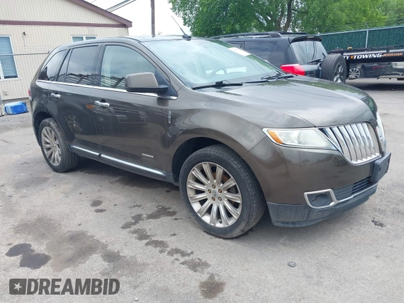 2011 Lincoln MKX z VIN 2LMDJ8JK5BBJ14834, wystawiony jako IAAI lot #42456295 z przebiegiem 171 966 mil mil oraz . Historia ofert i sprzedaży dostępna na DreamBid. Obrazek 1.