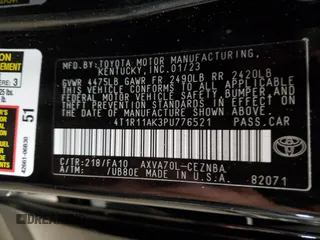 2023 Toyota Camry LE z VIN 4T1R11AK3PU776521, wystawiony jako Copart lot #55927255 z przebiegiem 50 323 mil mil oraz Szkoda całkowita • Salvage title. Historia ofert i sprzedaży dostępna na DreamBid. Obrazek 13.