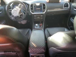 2019 Chrysler 300 Limited with VIN 2C3CCAEG1KH555770, listed as a Copart auction lot 85336674 with 72,260 mi miles and Salvage Title. Bid and sale history available at DreamBid. Image 8.