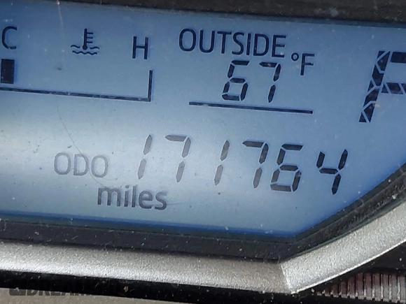 2013 Toyota RAV4 XLE with VIN 2T3WFREV3DW073012, listed as a IAAI auction lot 42049395 with 171,764 mi miles. Bid and sale history available at carsss.com. Image 7.
