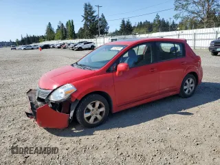 2009 Nissan Versa S z VIN 3N1BC13E19L410760, wystawiony jako Copart lot #55303895 z przebiegiem 84 014 mil mil oraz Szkoda całkowita • Salvage title. Historia ofert i sprzedaży dostępna na DreamBid. Obrazek 1.