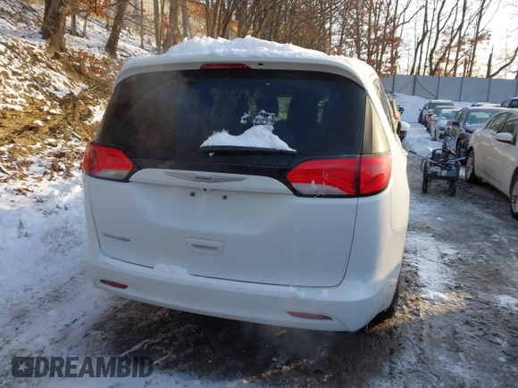 2020 Chrysler Voyager LX z VIN 2C4RC1CG7LR287442, wystawiony jako IAAI lot #41333170 z przebiegiem 30 355 mil mil oraz . Historia ofert i sprzedaży dostępna na DreamBid. Obrazek 17.