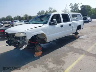 2002 GMC Sierra 2500HD SLE with VIN 1GTHK23U22F188186, listed as a IAAI auction lot 39751839 with 225,407 mi miles. Bid and sale history available at carsss.com. Image 2.