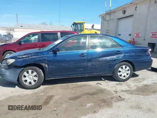 2002 Toyota Camry LE z VIN JTDBE32KX20111362, wystawiony jako IAAI lot #41820475 z przebiegiem 270 091 mil mil oraz . Historia ofert i sprzedaży dostępna na DreamBid. Obrazek 14.