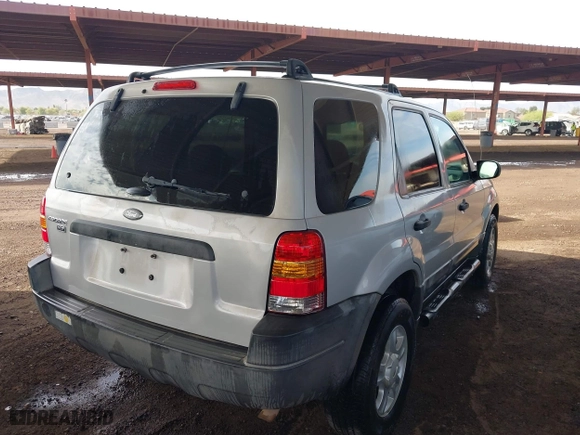 2004 Ford Escape XLT with VIN 1FMYU03104KA40905, listed as a IAAI auction lot 41874929 with 241,187 mi miles. Bid and sale history available at carsss.com. Image 4.