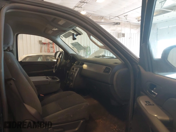2008 Chevrolet Suburban 3LT z VIN 1GNFK16328J211810, wystawiony jako IAAI lot #42379897 z przebiegiem 191 730 mil mil oraz . Historia ofert i sprzedaży dostępna na DreamBid. Obrazek 5.