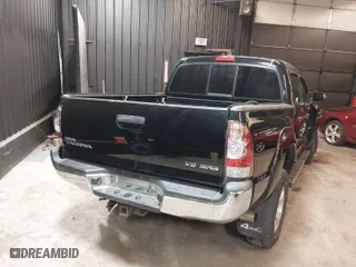 2015 Toyota Tacoma with VIN 3TMLU4ENXFM184303, listed as a IAAI auction lot 38677049 with 85,889 mi miles. Bid and sale history available at carsss.com. Image 4.