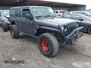 2019 Jeep Wrangler Unlimited Sport S z VIN 1C4HJXDG9KW598816, wystawiony jako IAAI lot #42180966 z przebiegiem 82 604 mil mil oraz . Historia ofert i sprzedaży dostępna na DreamBid. Obrazek 1.
