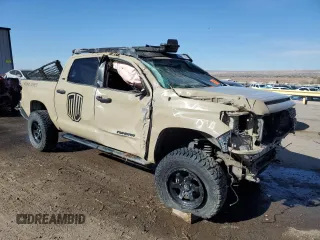 2018 Toyota Tundra SR5 z VIN 5TFDW5F11JX771458, wystawiony jako Copart lot #49687745 z przebiegiem 129 964 mil mil oraz Szkoda całkowita • Salvage title. Historia ofert i sprzedaży dostępna na DreamBid. Obrazek 4.