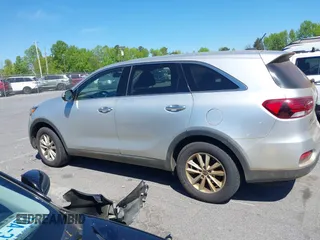 2019 Kia Sorento LX with VIN 5XYPG4A35KG583642, listed as a IAAI auction lot 42058467 with 132,570 mi miles. Bid and sale history available at carsss.com. Image 14.