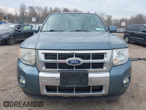 2011 Ford Escape Limited with VIN 1FMCU9EG2BKA75300, listed as a IAAI auction lot 42098247 with 215,102 mi miles. Bid and sale history available at carsss.com. Image 12.