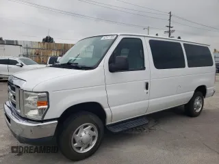 2014 Ford Econoline Passenger XL z VIN 1FBNE3BL9EDB00988, wystawiony jako Copart lot #42121185 z przebiegiem 40 256 mil mil oraz Szkoda całkowita • Salvage title. Historia ofert i sprzedaży dostępna na DreamBid. Obrazek 1.